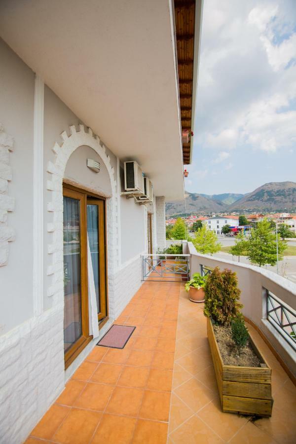 Dea Hotel 2002 Korça Kültér fotó