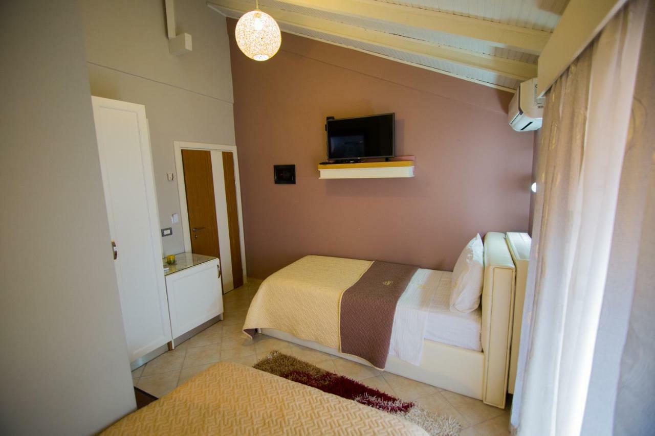 Dea Hotel 2002 Korça Kültér fotó
